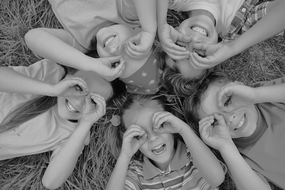 Mãos unidas em ação solidária